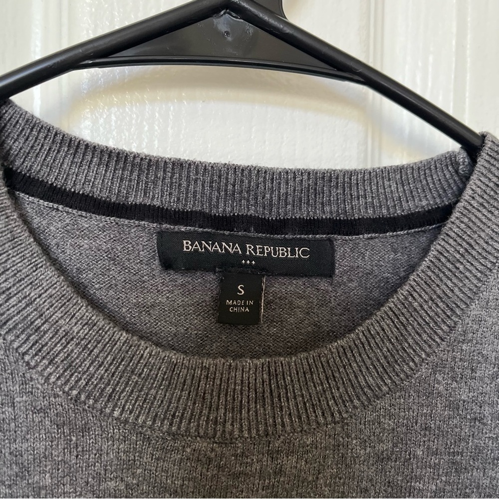 Banana Republic crew neck sweater - Picture 3 of 3